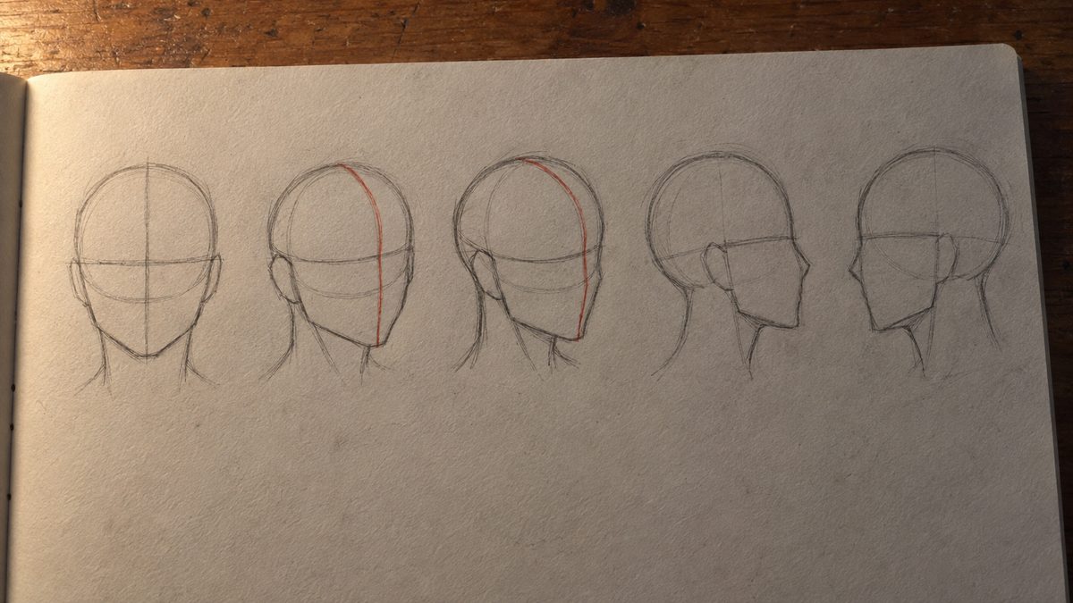 Cinq constructions de tete manga en rotation, de face a profil, avec l axe central retrace au crayon rouge sur les trois-quarts